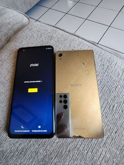 Son 2 telefonos 1 motorola  stylus trae Google account 1 Sony Xperia z5 color spejo no en ciende  los 2 $80