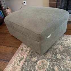 Ottoman w/ Storage
