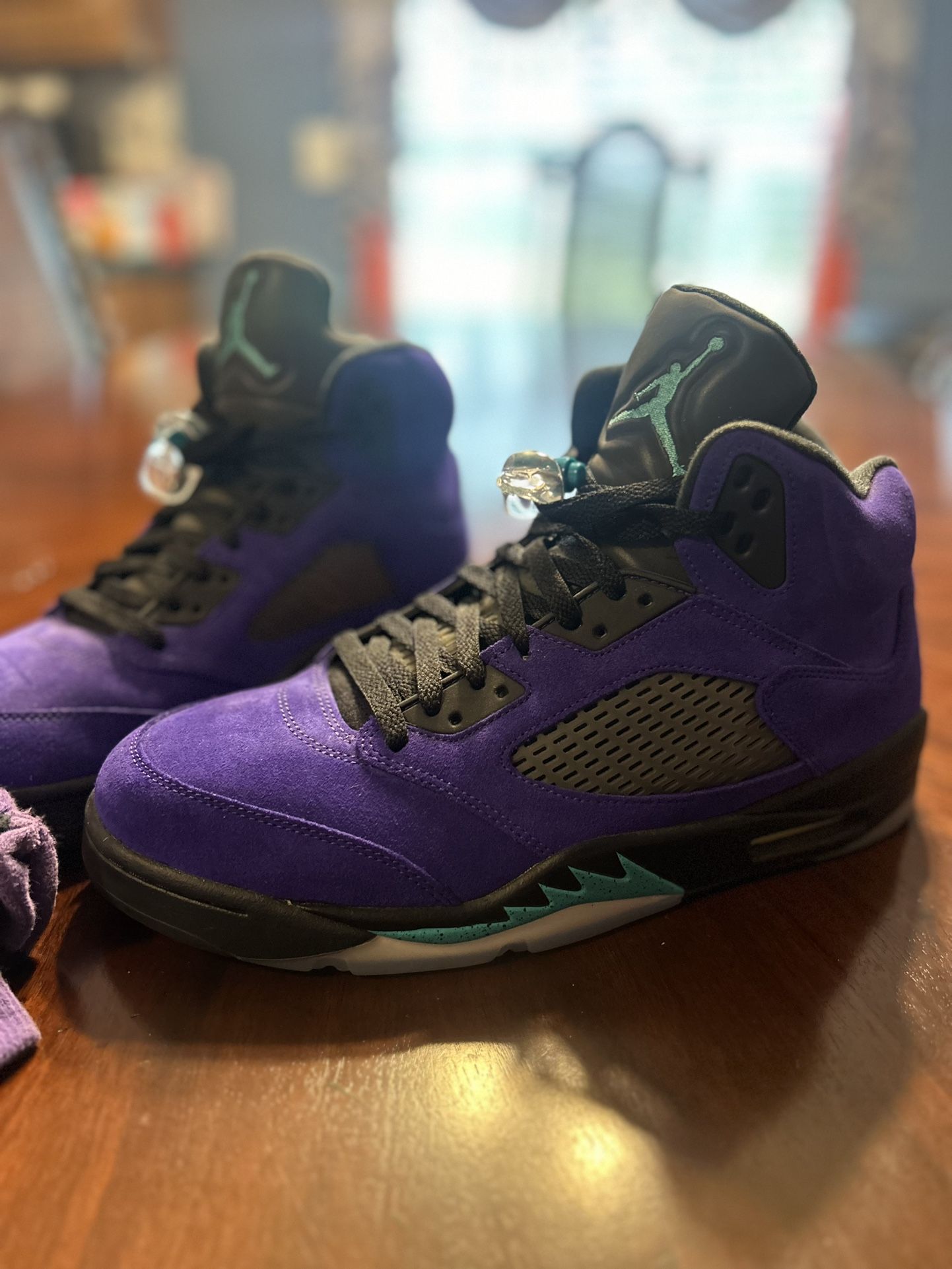 JORDAN RETRO 5 (With Matching Socks) “ALTERNATE GRAPE”