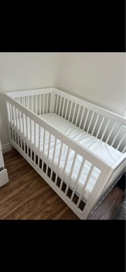 White crib