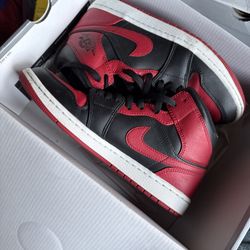 Air Jordan 1 Mid