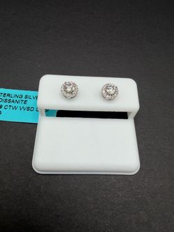 💎 Moissanite Halo Stud Earrings – 925 Sterling Silver 💎