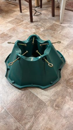 Christmas Tree Stand  For Freshly Cut  Tree With Large Water Container 