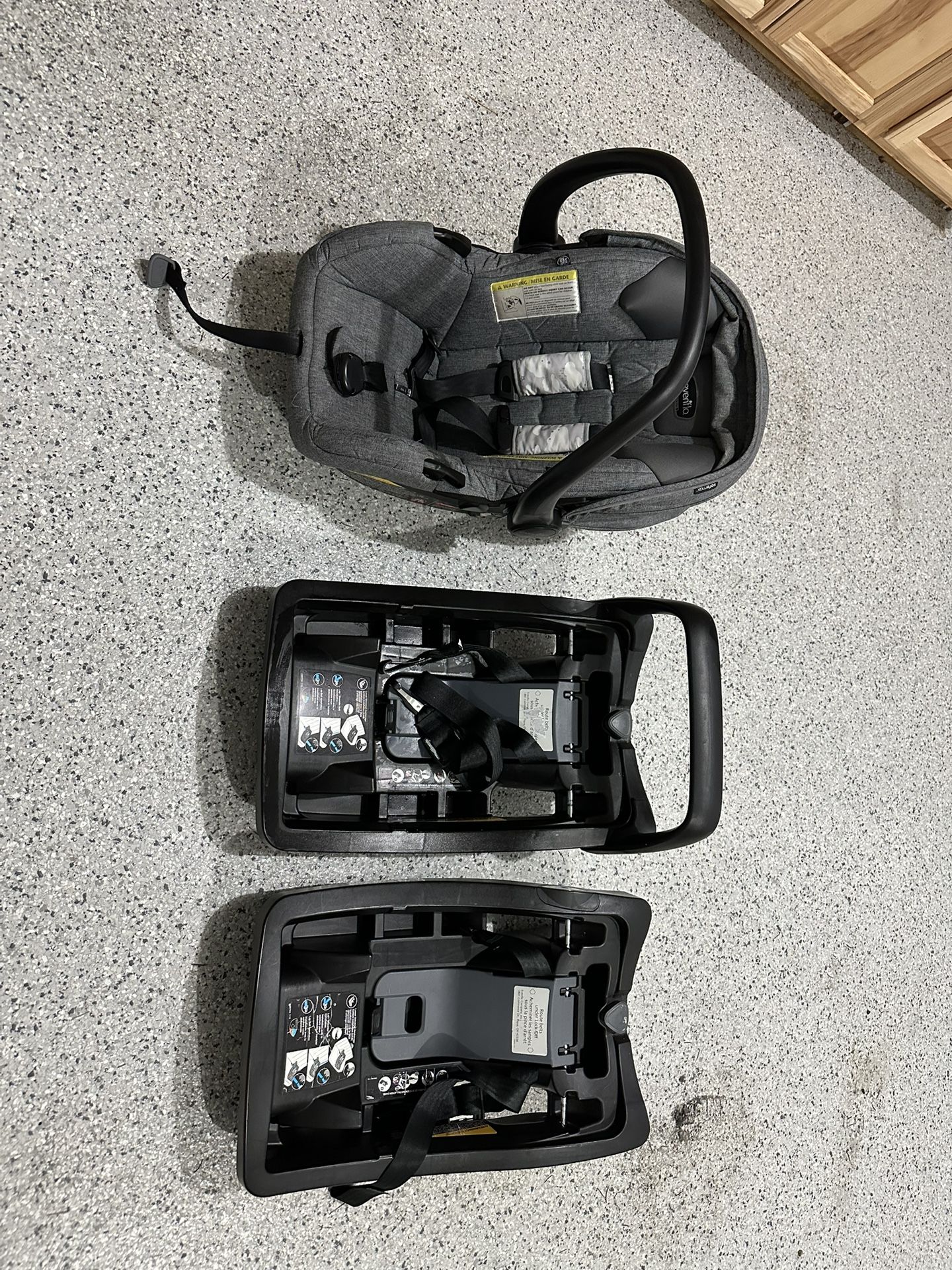 Evenflo Infant car seat and bases