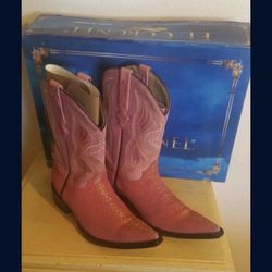Pink Western Boots 👢 