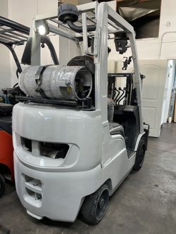 2015 Unicarriers Forklift 4000 LB CAP SHORT MAST 4 WAY VALVE