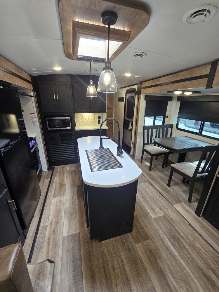 Luxurious Rv Travel Trailer Outback 34"2022