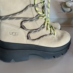 UGG BRISBANE LACE-UP MUSTARD SEED WATERPROOF SUEDE PLATFORM BOOTS WOMEN US 9.5