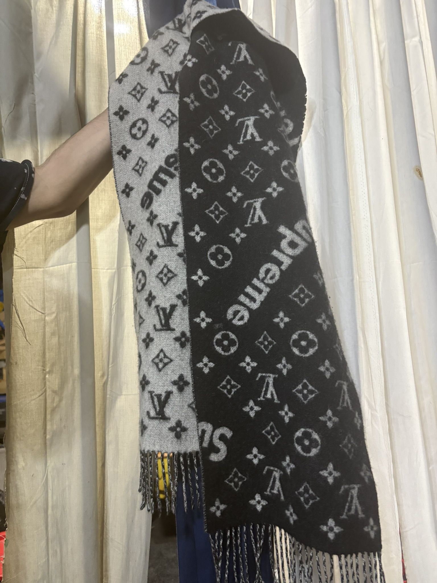 Supreme Louis V Scarf