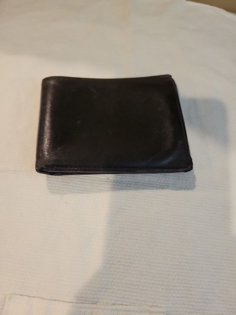 Tumi Leather Bifold Wallet Black