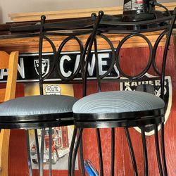 2 bar stool new