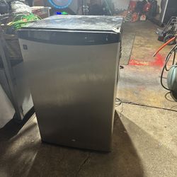 Mini Fridge 