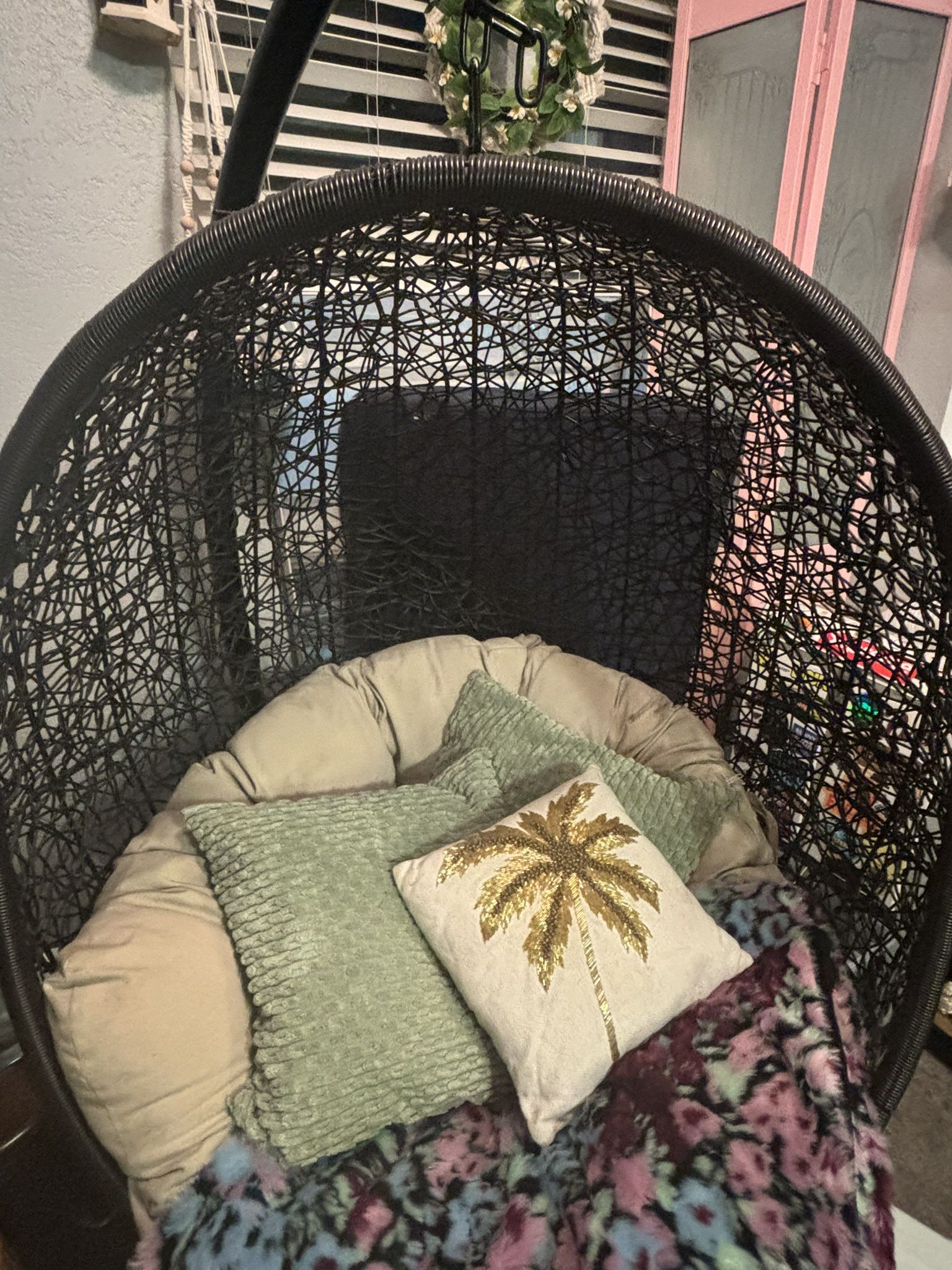 Egg Chair With Stand And Cushion 