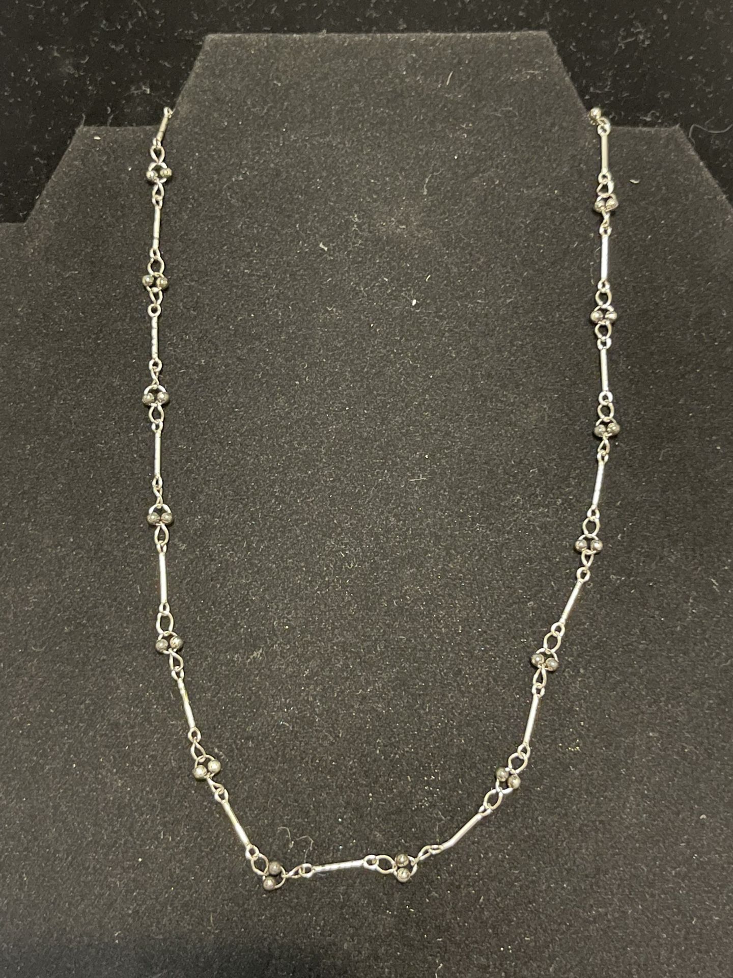 Unique Ball&post Design Necklace