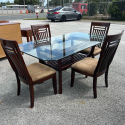 Dinning table with 4 chairs