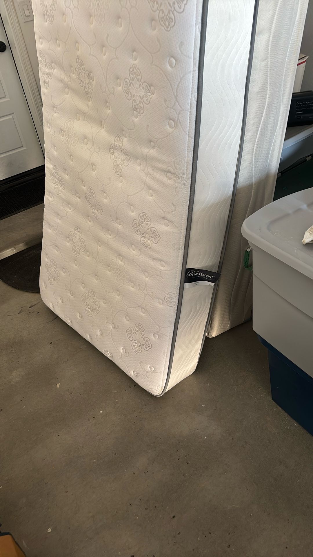 Beautyrest Classic Twin Bed Set