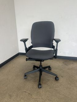 Steelcase Leap V2 Office Chair In Excellent Condition