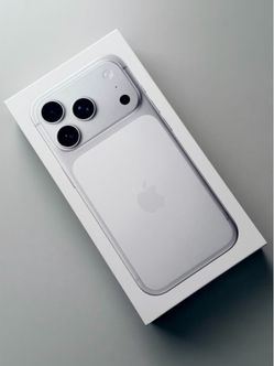 Apple iPhone 17 Pro – 1TB – Silver – Unlocked–Like New (100% Battery Health)