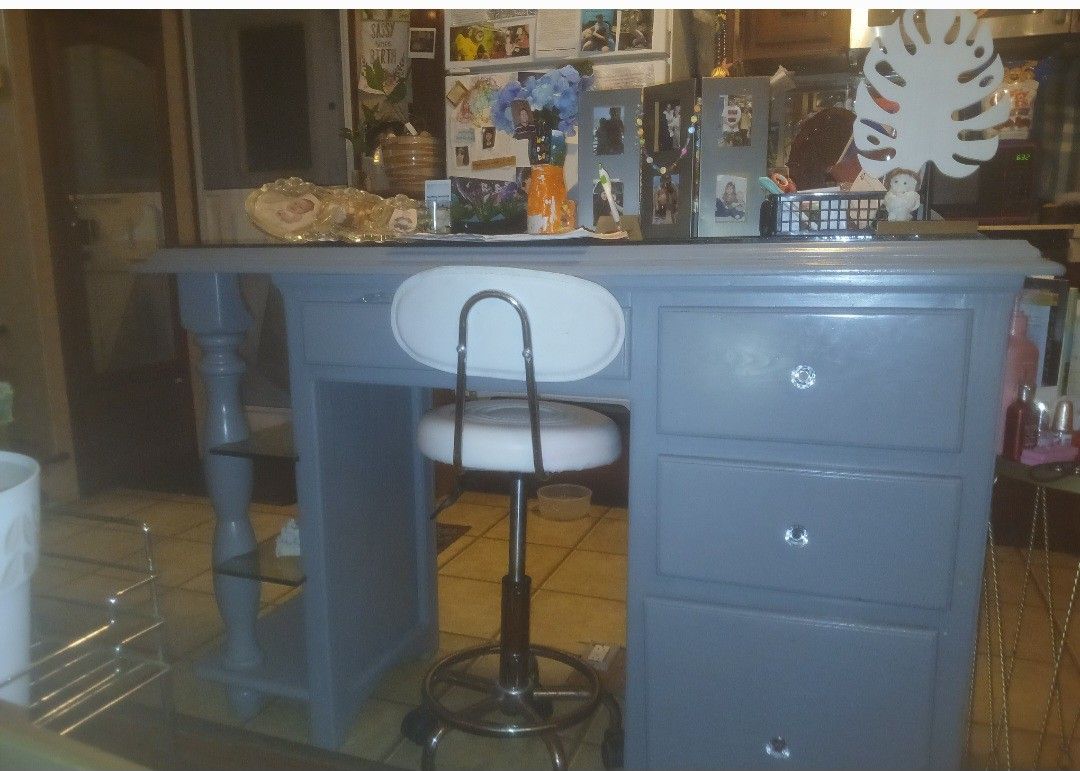 Custom Made Desk Good Condition Please See all Pics Swivel Chair Inclded SET OF 2