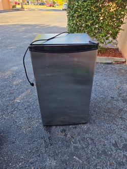 Tacklife mini fridge perfect condition