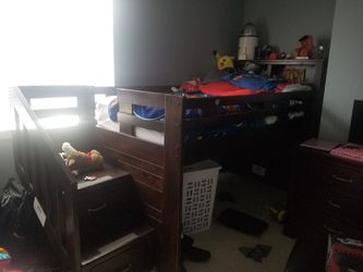 Bunk beds w/ stairs