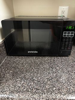 Proctor Silex Black Countertop Microwave