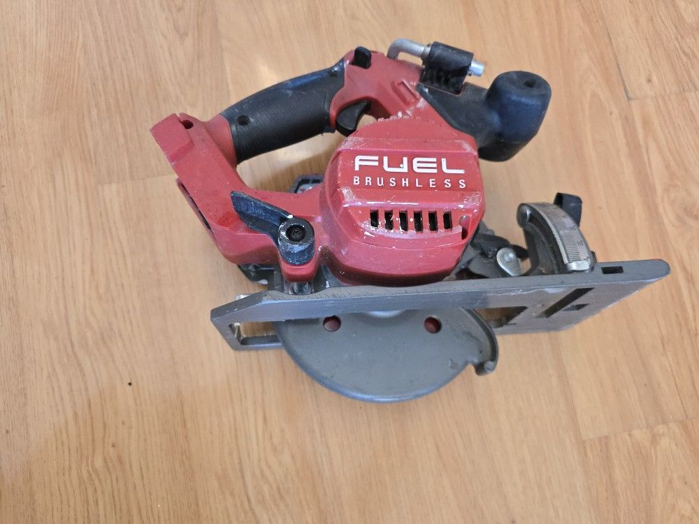 Milwaukee M18 FUEL 6-1/2 in. Circular Saw
