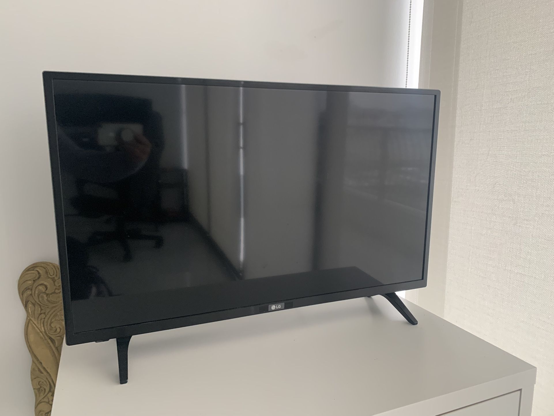 32 Inch LG TV