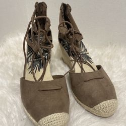 DV Dolce Vita Women's Espadrille Wedge Laces Sandals Taupe Brown Shoe Sz 9 M