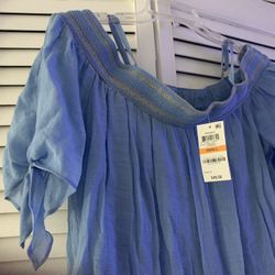 Blusa Thalía , Comprada En Macy’s  (Favor Ver Mis Otros Artículos ) Gracias 