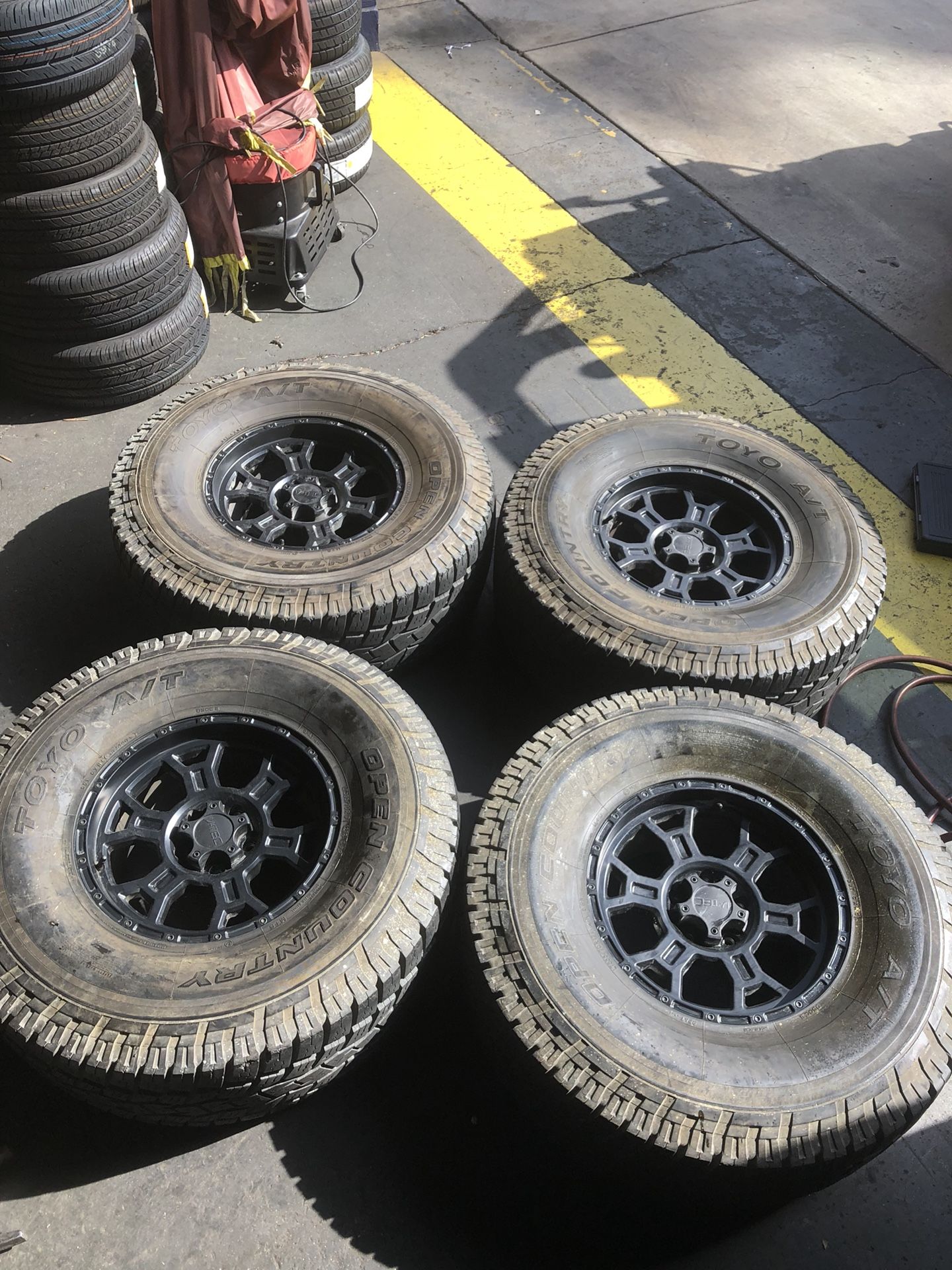 Jeep Wrangler wheels 17 with Toyo At tires 355/70r17 37 inch
