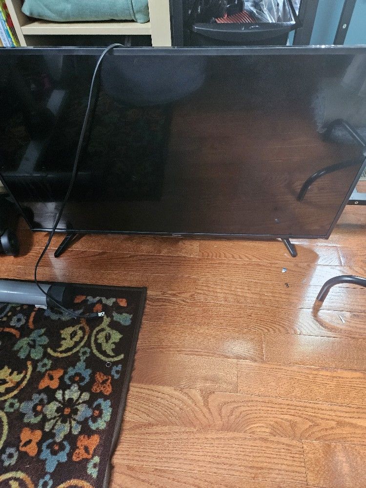 42" Roku Smart Tv