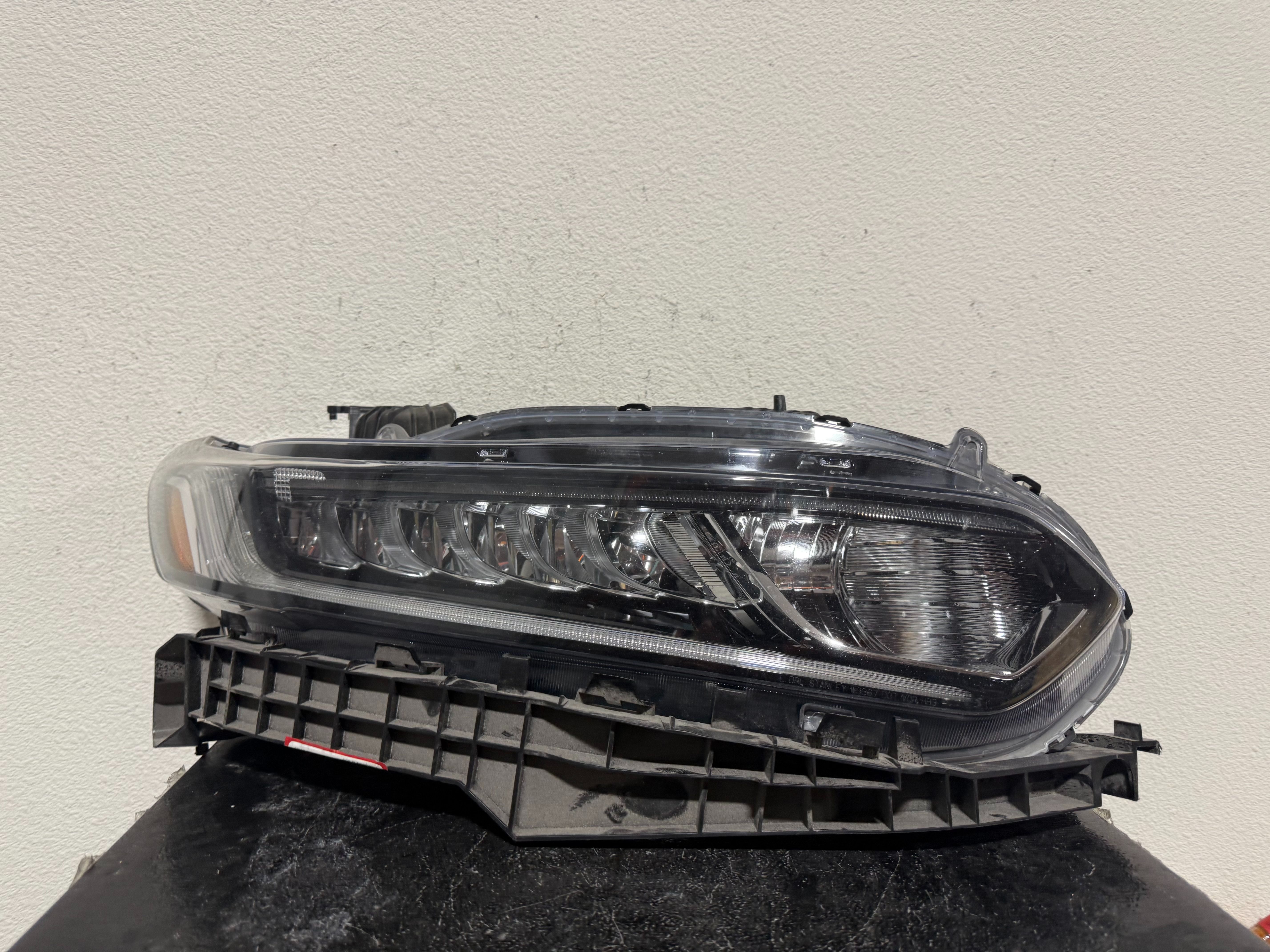 HONDA ACCORD RIGHT HEADLIGHT 2019