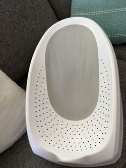 Baby wash in bathtub