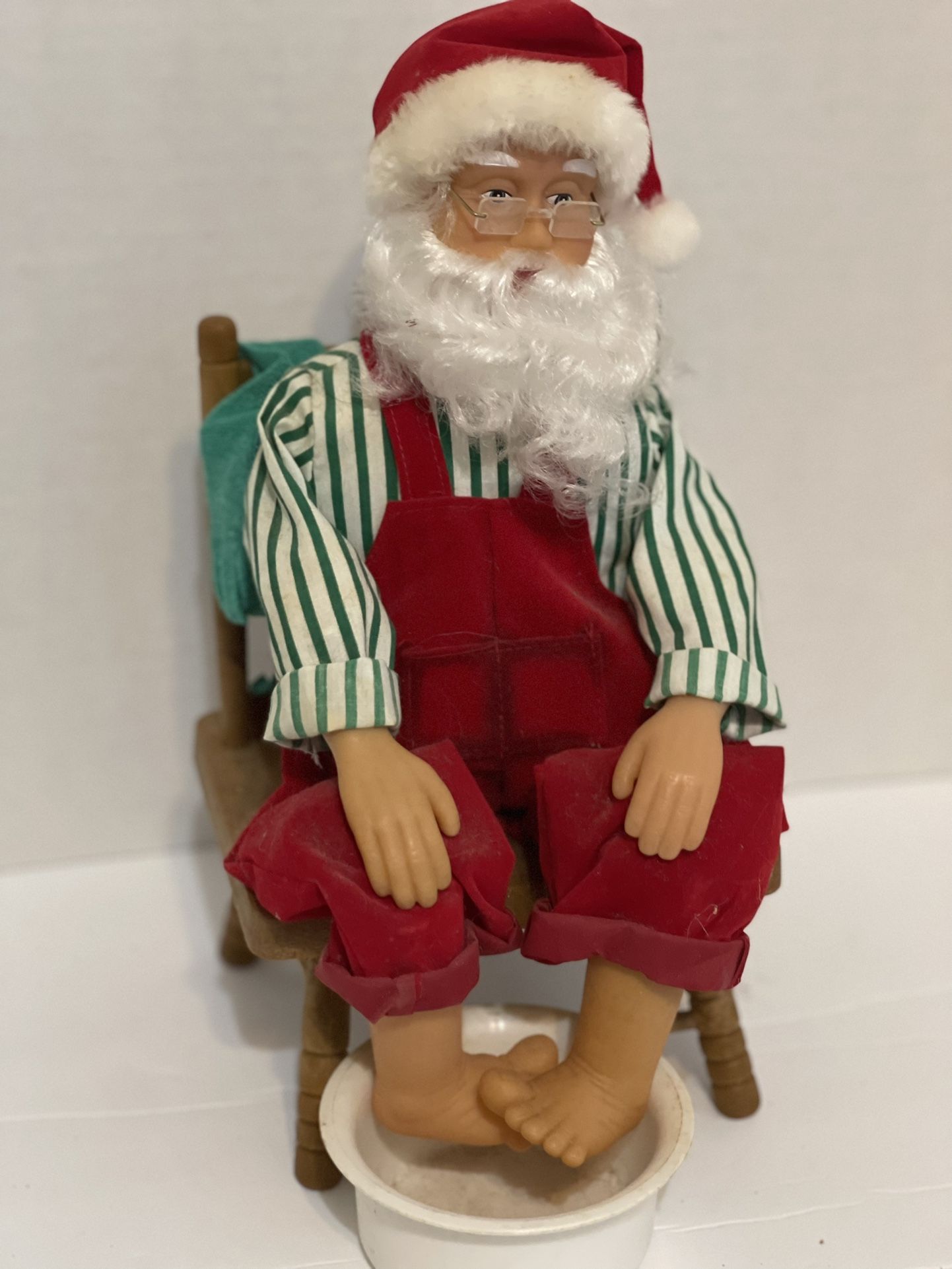 Santa soaking his feet. Battery operated. Not tested. AS IS