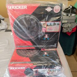 Kicker 12 "  shallow subwoofers with brand new Ford box
