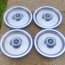 1975-81 Lincoln Continental Town Car 15” Set 4 Hubcaps Beautiful Used Rare Oem