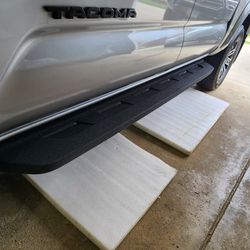 Brand new toyota tacoma running boards..