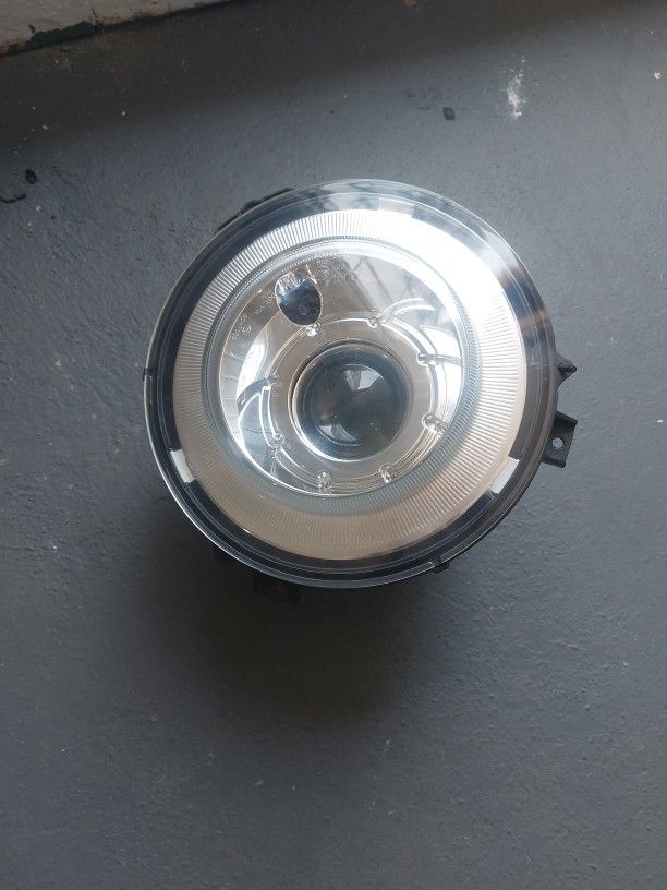 2018 MBZ G550 RIGHT HEADLIGHT