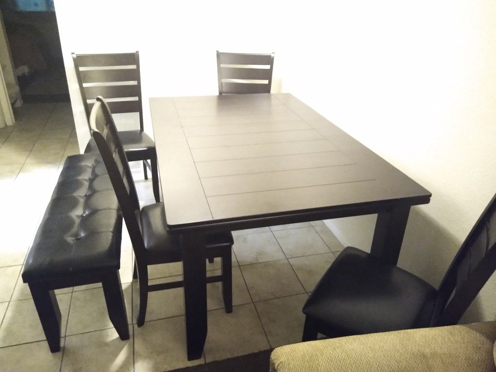 Kitchen Set with table and chairs made by Ashley Furniture