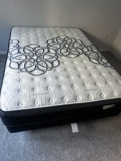 Full Size Mattress Pillow Top 12"    New Mattress in a plastic sealed  we offer same day day