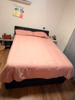Se vende cama con dos colchones