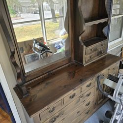Dresser With Mirror