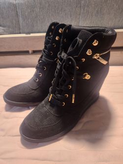 Women boots new size 12