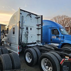 2014 freightliner Cascadia