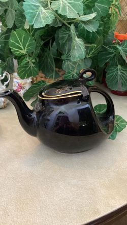 Hall China teapot, in the "Streamline" or "Aladdin" shape