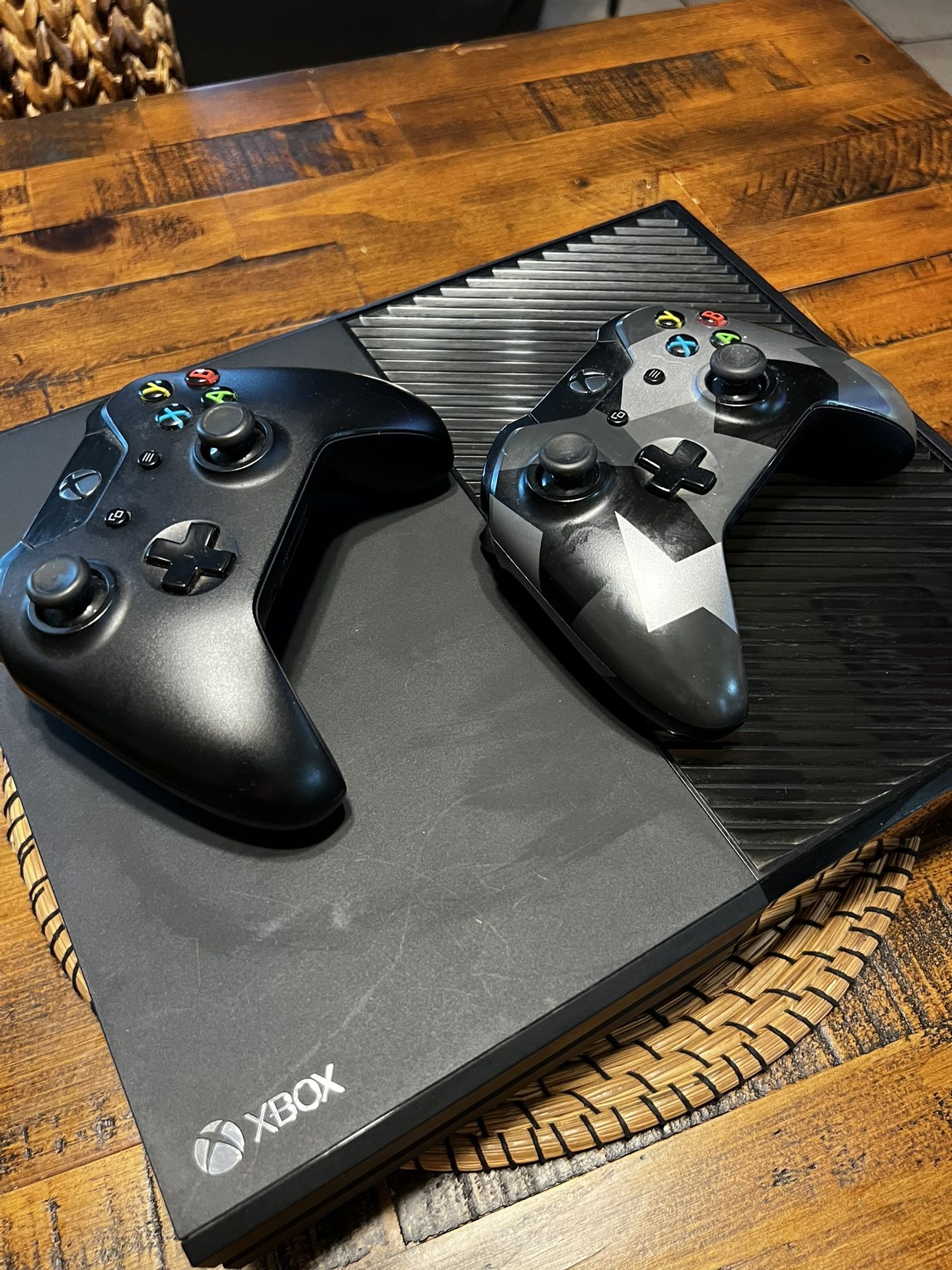 Microsoft Xbox One 1 TB, Special Edition Matte Black (*2 controllers included*)