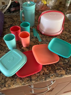 Tupperware mini play set.