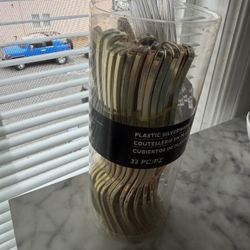 47pcs Plastic Silverware Set new