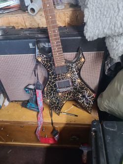 https://offerup.com/redirect/?o=Qi5jLnJpY2g=  Electric Guitar 